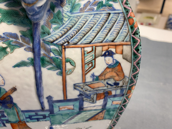 Un vase en porcelaine de Chine doucai &agrave; d&eacute;cor d'une sc&egrave;ne du 'Xi Xiang Ji', Qianlong/Jiaqing
